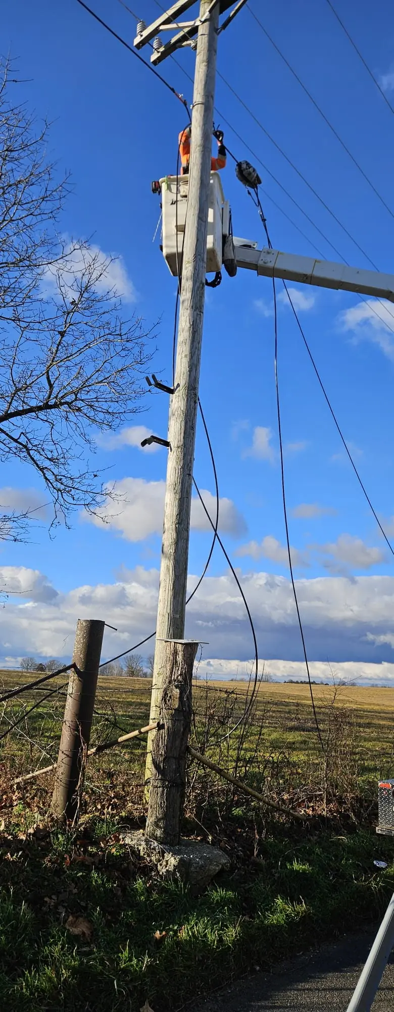 Bucket-lift work on an overhead line